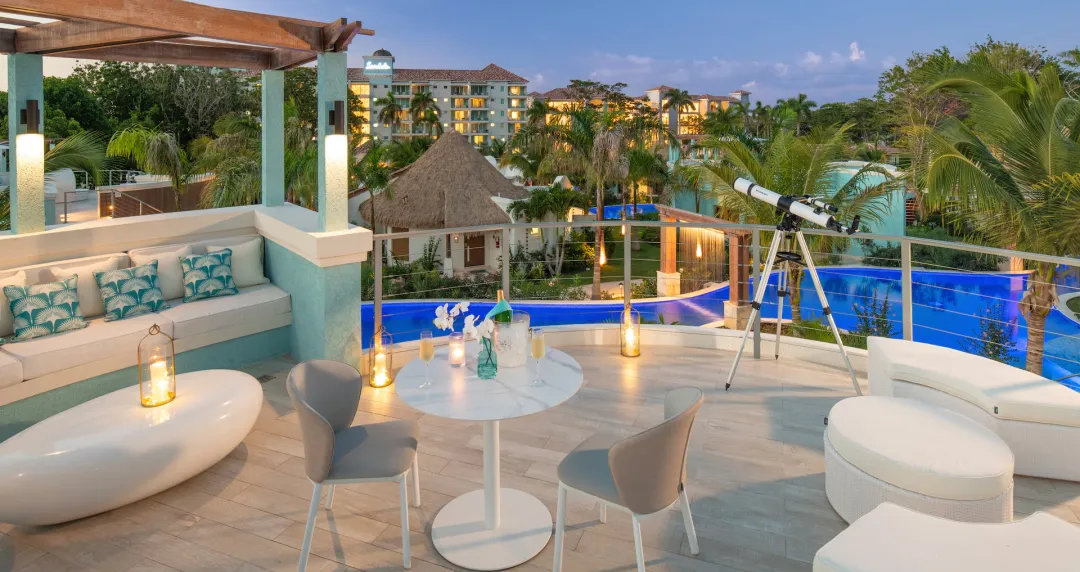 Coyaba Sky Villa Swim-up Rondoval Butler Suite with Private Pool Sanctuary - SKYV - Balcony Lounge
