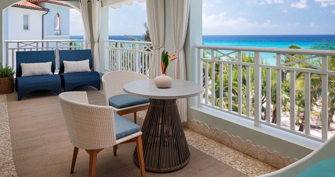 Beachfront Penthouse One Bedroom Butler Suite with Balcony Tranquility Soaking Tub - P1B - Balcony Lounge