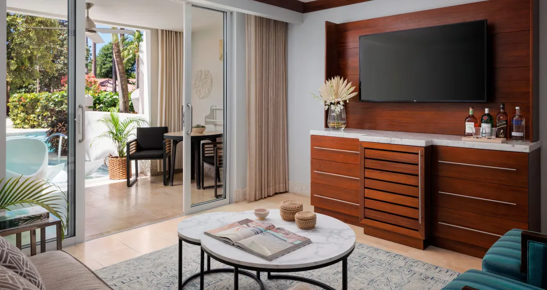Crystal Lagoon Swim-Up One Bedroom Butler Suite with Patio Tranquility Soaking Tub - S1B - Seaating Aeria