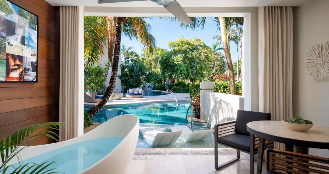 Crystal Lagoon Swim-Up One Bedroom Butler Suite with Patio Tranquility Soaking Tub - S1B - Terrace Lounge