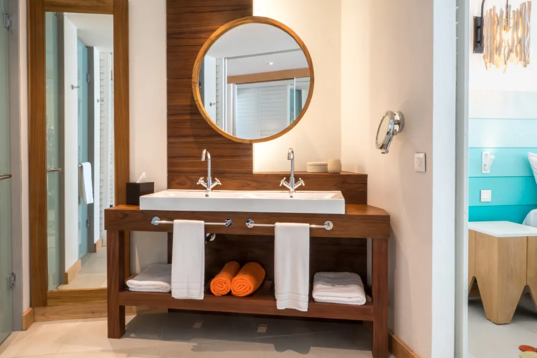 Deluxe Room - Bathroom