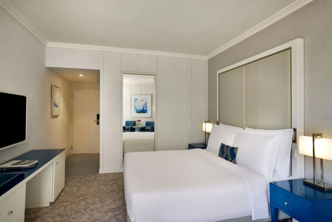 Beach-Rotana-Abu-Dhabi-Guest-Room-with-Balcony-King-Room