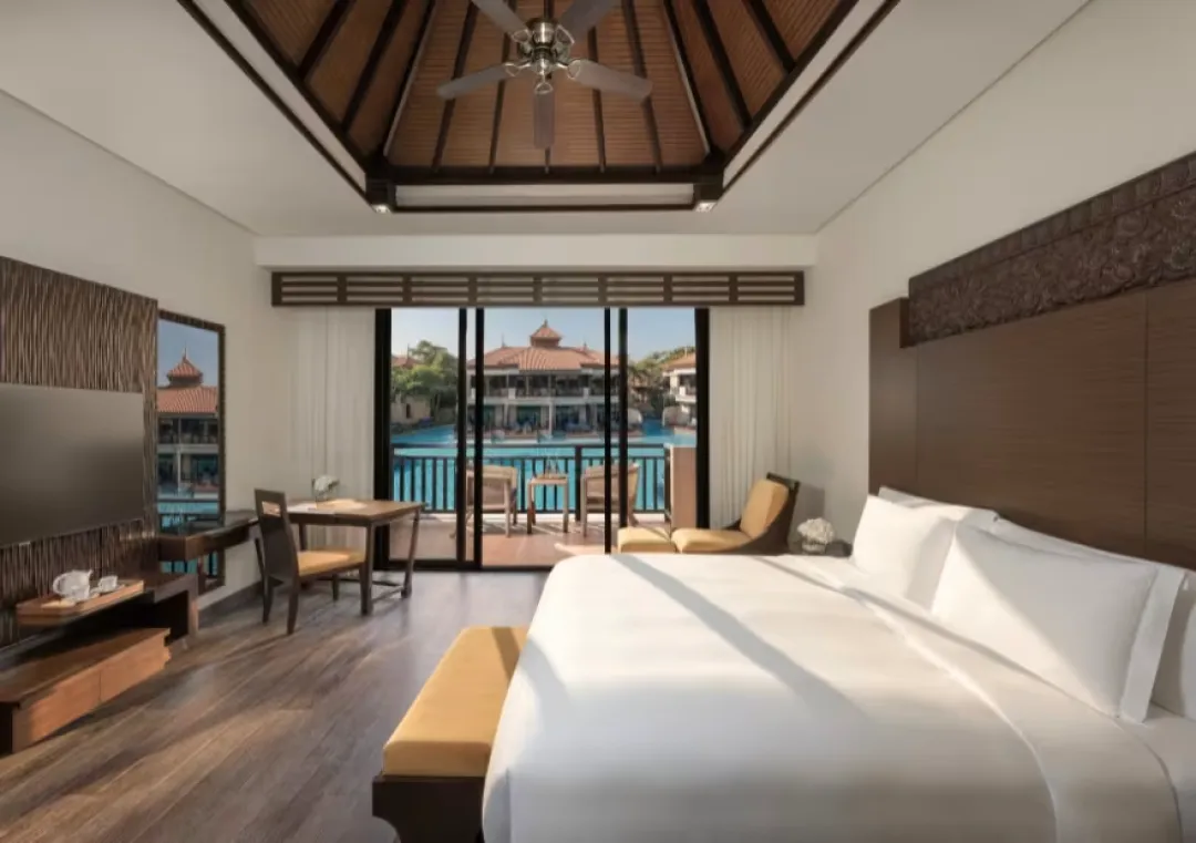 Anantara-The-Palm-Lotus-Lagoon-View-King-Bed