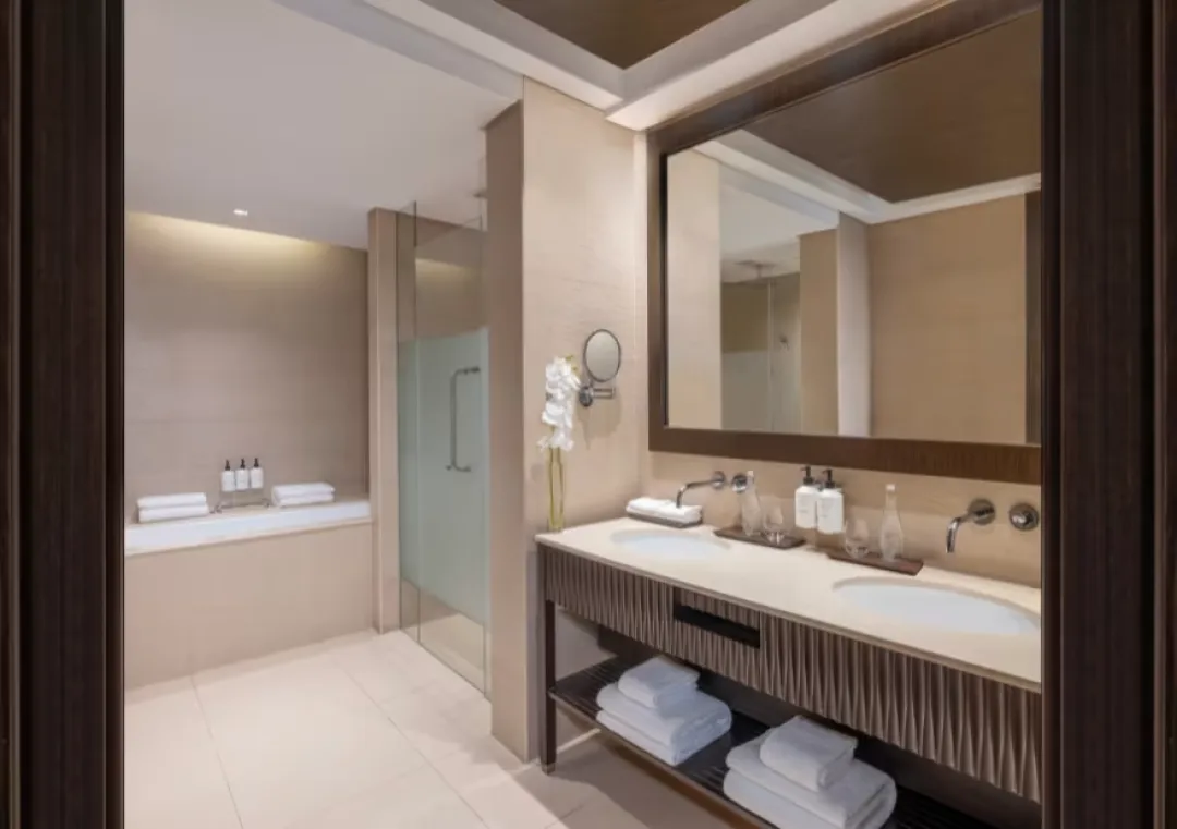 Anantara-The-Palm-Lotus-Lagoon-View-Bathroom
