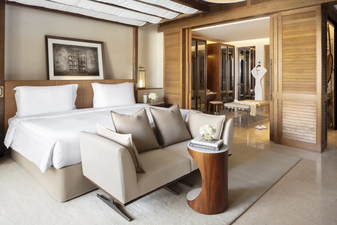 Jumeirah-Al-Naseem-Resort-Premier-Room-King-Bed