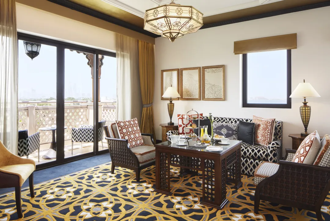 Jumeirah-Al-Qasr-Arabian-Club-Family-Room-Living-Room
