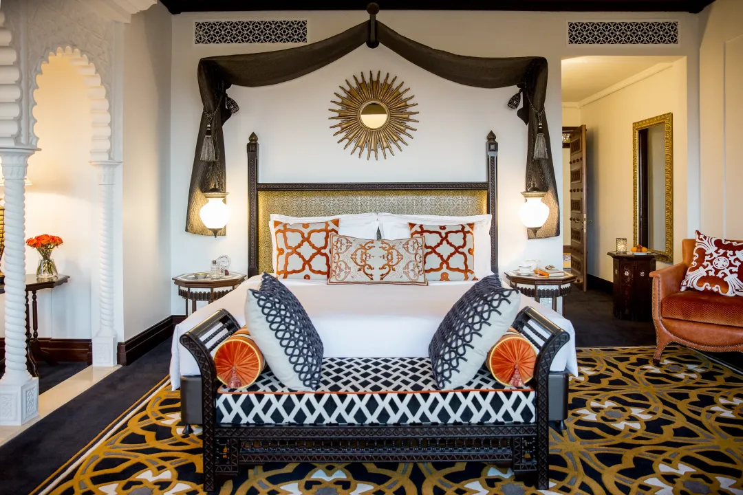 Jumeirah-Al-Qasr-Arabian-Club-Family-Room-King-Bed
