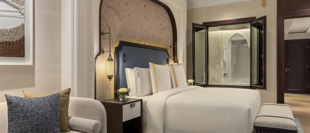 Jumeirah-Zabeel-Saray-Deluxe-Room-King-Bed