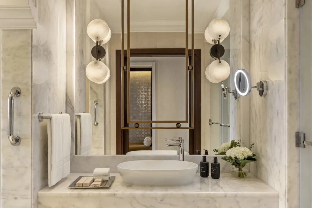 Jumeirah-Zabeel-Saray-Deluxe-Ocean-Skyline-Room-Bathroom