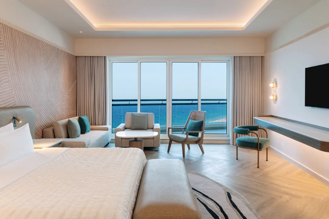 Le-Meridien-Al-Aqah-Executive-Suite-King-Bed
