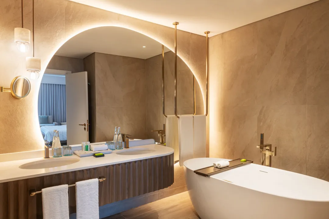 Le-Meridien-Al-Aqah-Executive-Suite-Bathroom