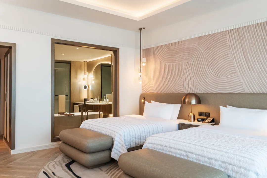 Le-Merdien-Al-Aqah-Deluxe-Sea-View-Twin-Beds-Detail