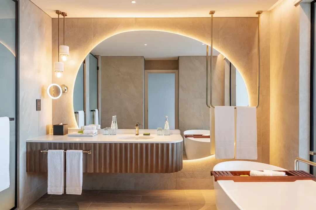 Le-Merdien-Al-Aqah-Deluxe-Sea-View-Bathtub