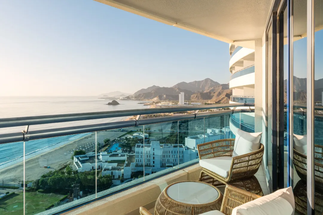 Le-Merdiien-Al-Aqah-Superior-Sea-View-Balcony-Bathroom