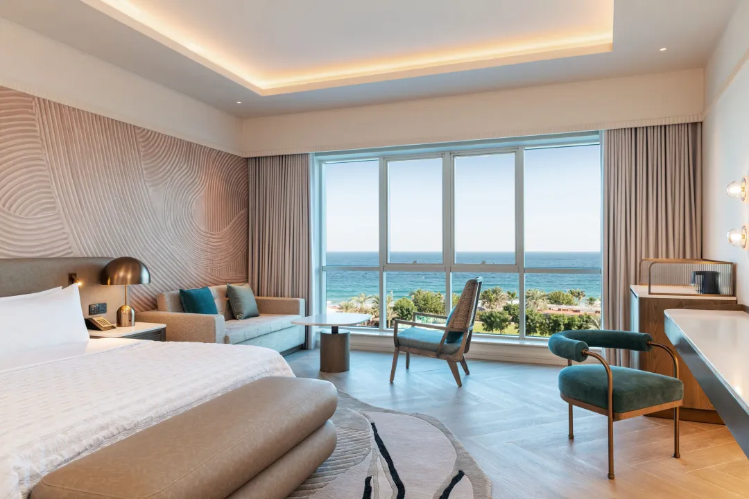 Le-Merdien-Al-Aqah-Deluxe-Sea-View-King-Bed