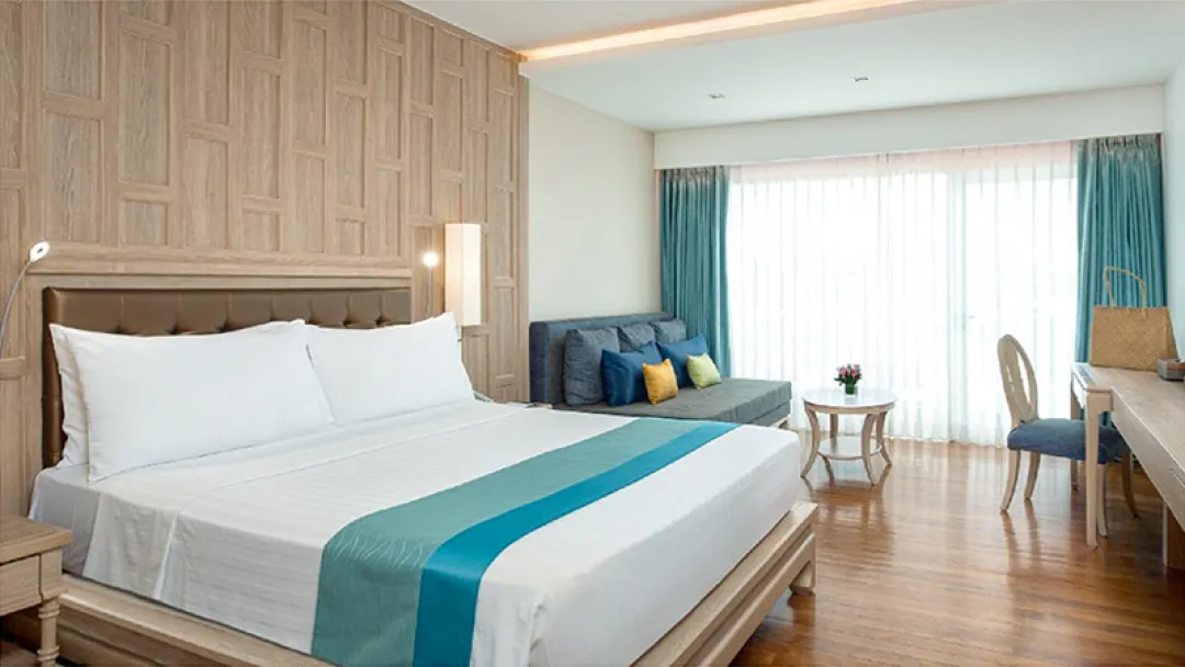 Diamond-Cliff-Super-Deluxe-Room-King-Bed