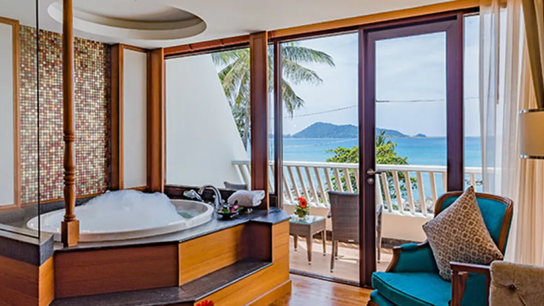 Diamond-Cliff-Jacuzzi-Ocean-Suite-View-from-Hydro-tub