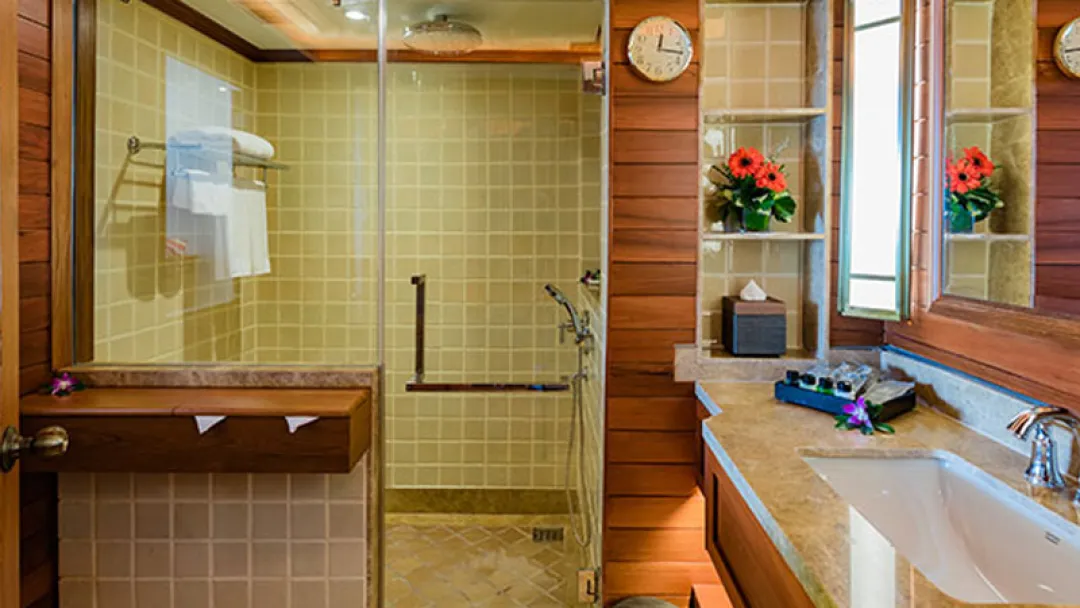 Diamond-Cliff-Jacuzzi-Ocean-Suite-Shower-Area