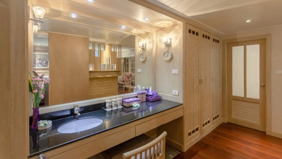 Diamond-Cliff-Diamond-Jacuzzi-Suite-Washroom