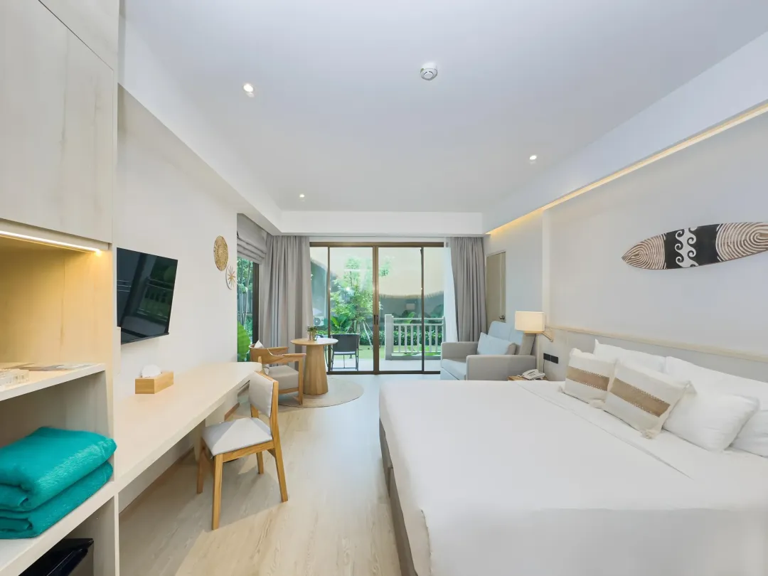 Khao-Lak-Emerald-Beach-Resort-and-Spa-Deluxe-Garden-View-King-Bed