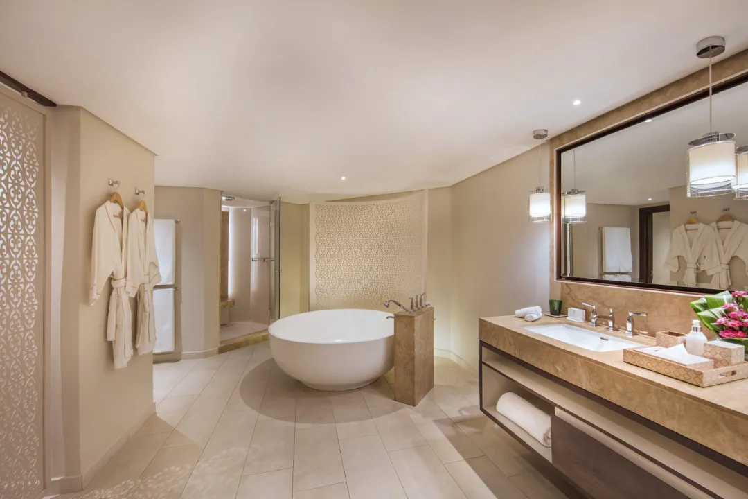 Royal Palm Beachcomber - Family Palm Suite - Bathroom