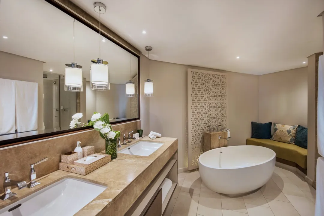 Royal Palm Beachcomber - Senior Suite - Bathroom