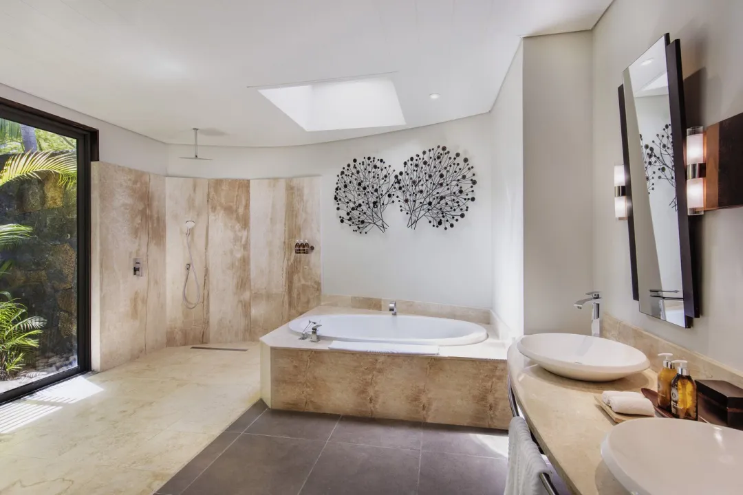 Beachfront Suite with Pool - Bathroom