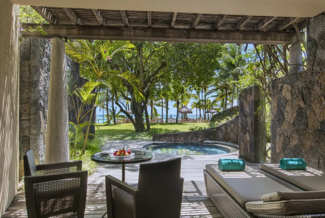 Beachfront Suite with Pool - Terrace Lounge