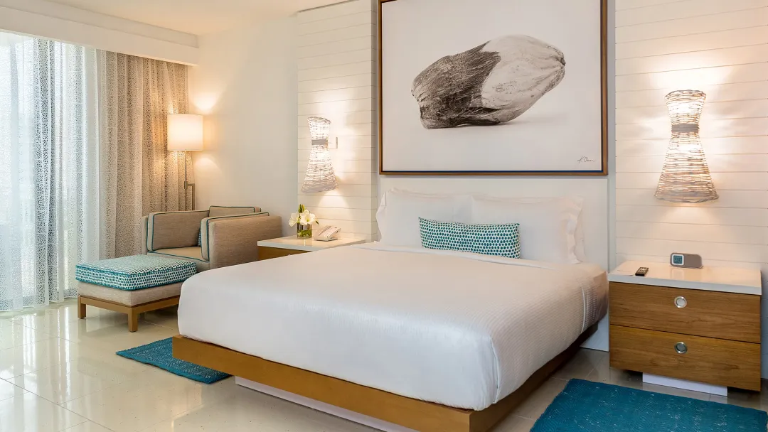 King Bed Grand Room - Bedroom View