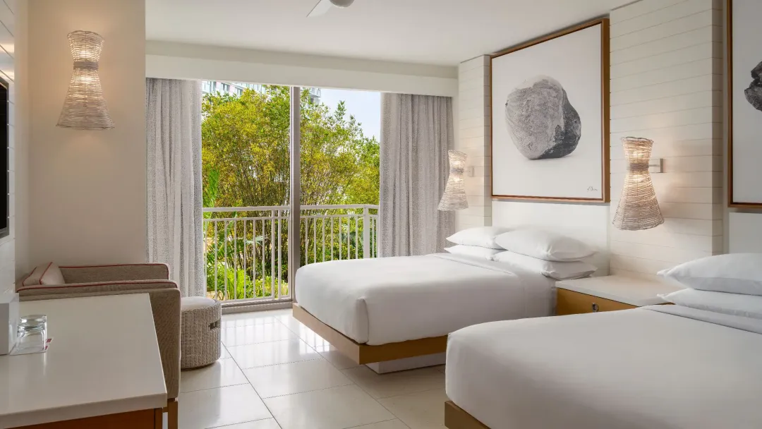 Two Queen Beds Grand Room - Twin Bed