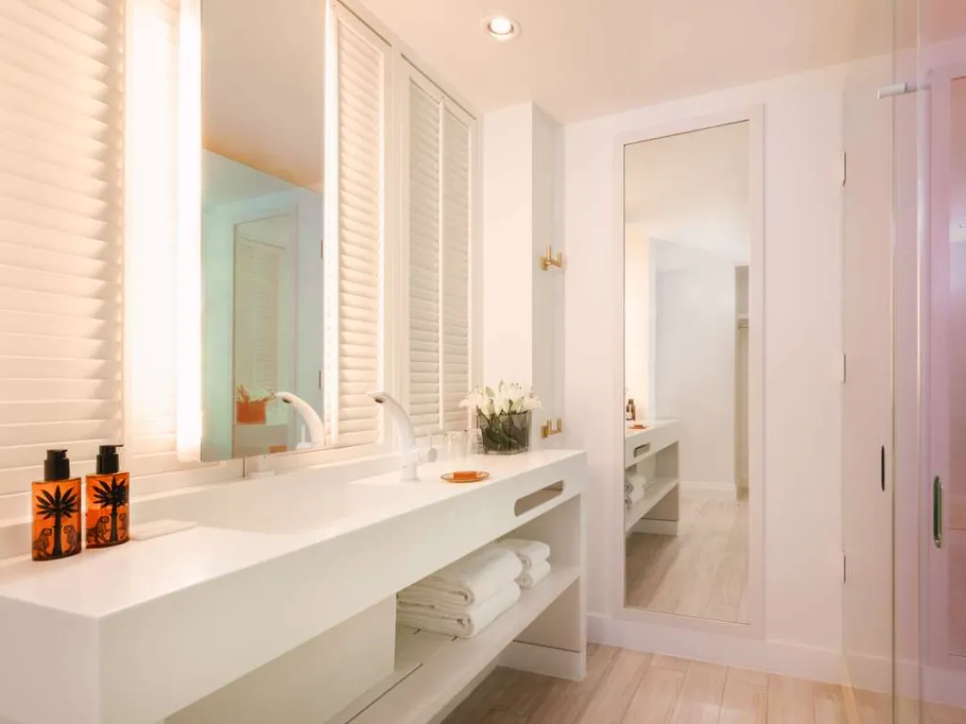 Superior Suite - Bathroom