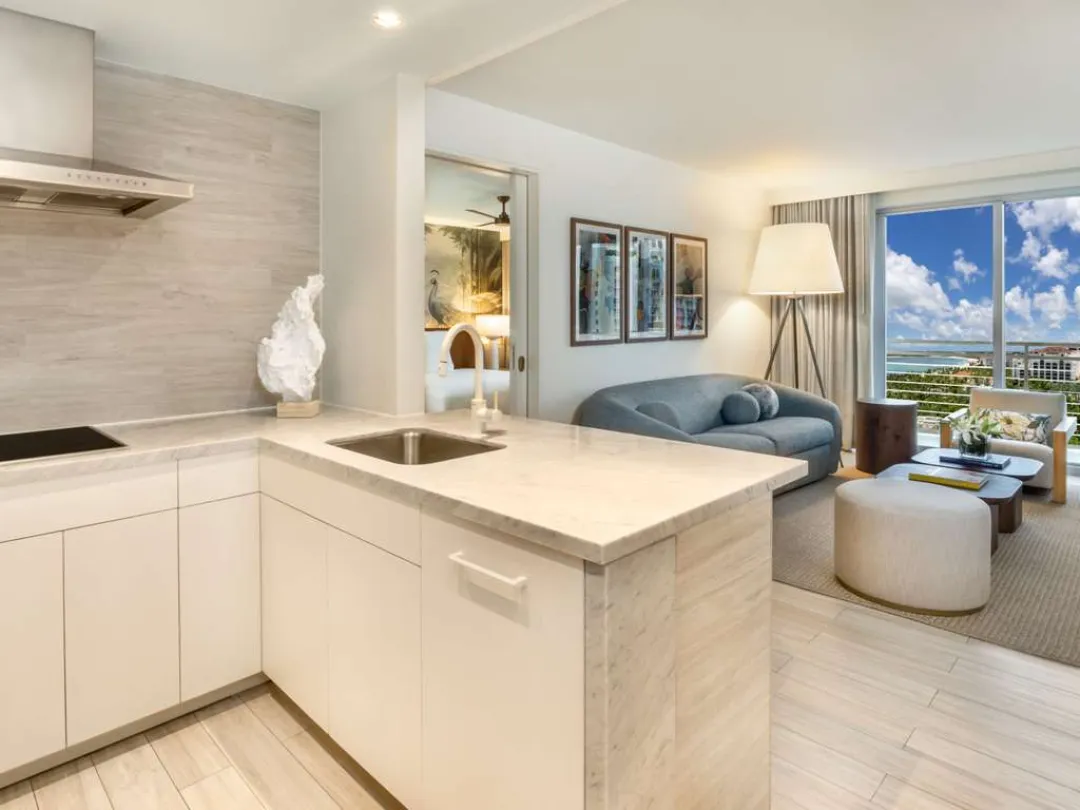 Ocean View Signature Suite - Kitchen