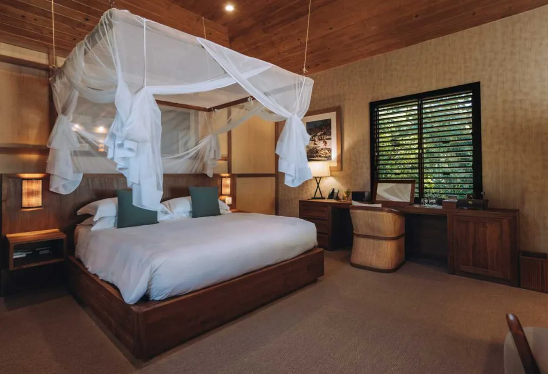Hermitage Bay - Beachfront Villa - King Bed