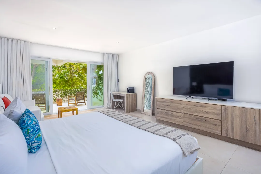 Garden View Studio Suite King Bed - Bedroom