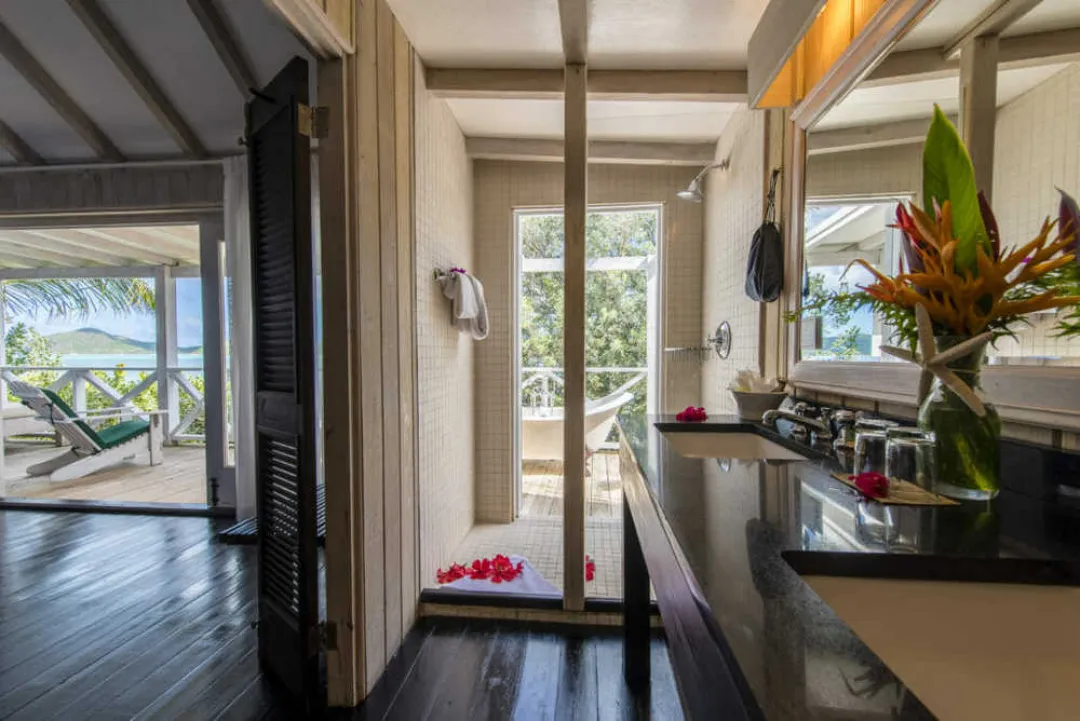 Premium Pool Suite - Shower