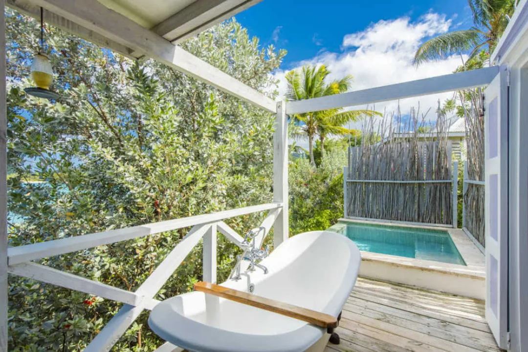 Premium Pool Suite - Bathtub