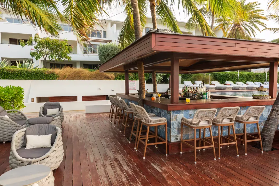 Hodges-Bay-Resort-and-Spa-The-Drift-Bar