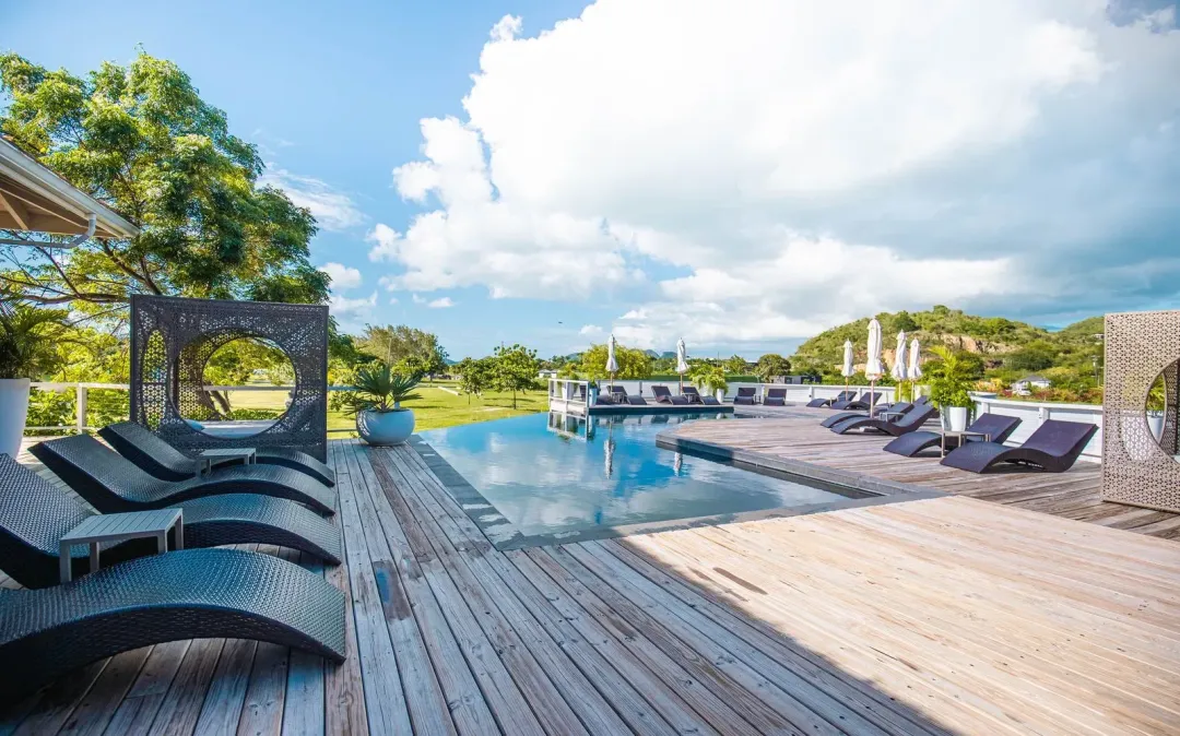 Tamarind-Hills-Poolside-and-Beachside-Dining