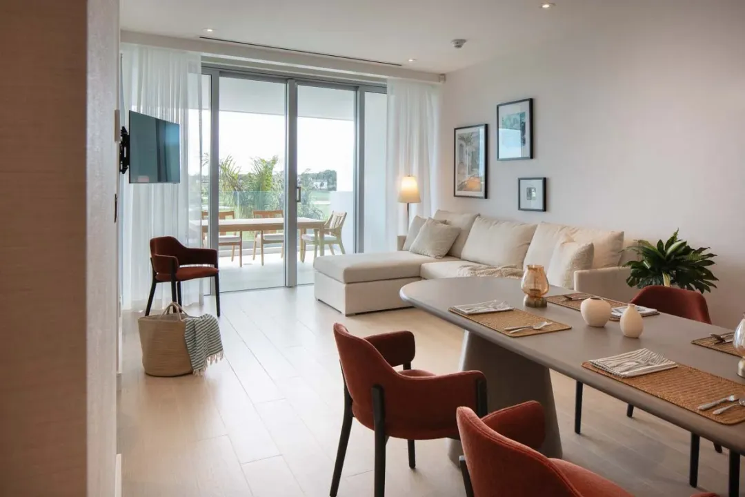 Goldwyn-Resort-Bahamas-One-Bedroom-Golf-View-Suite-Sitting-Area