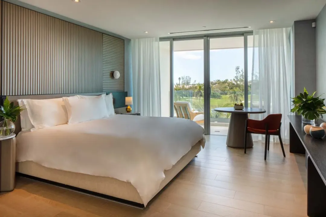 Goldwyn-Resort-Bahamas-One-Bedroom-Golf-View-Suite-King-Bed