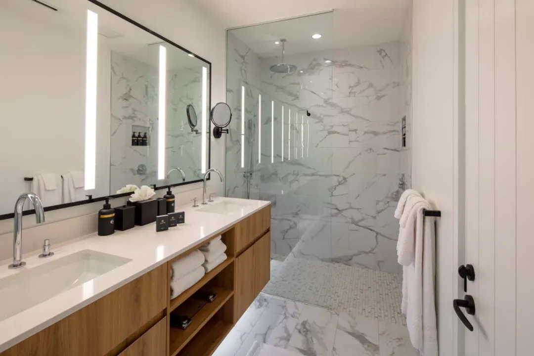 Goldwyn-Resort-Bahamas-One-Bedroom-Golf-View-Suite-Bathroom