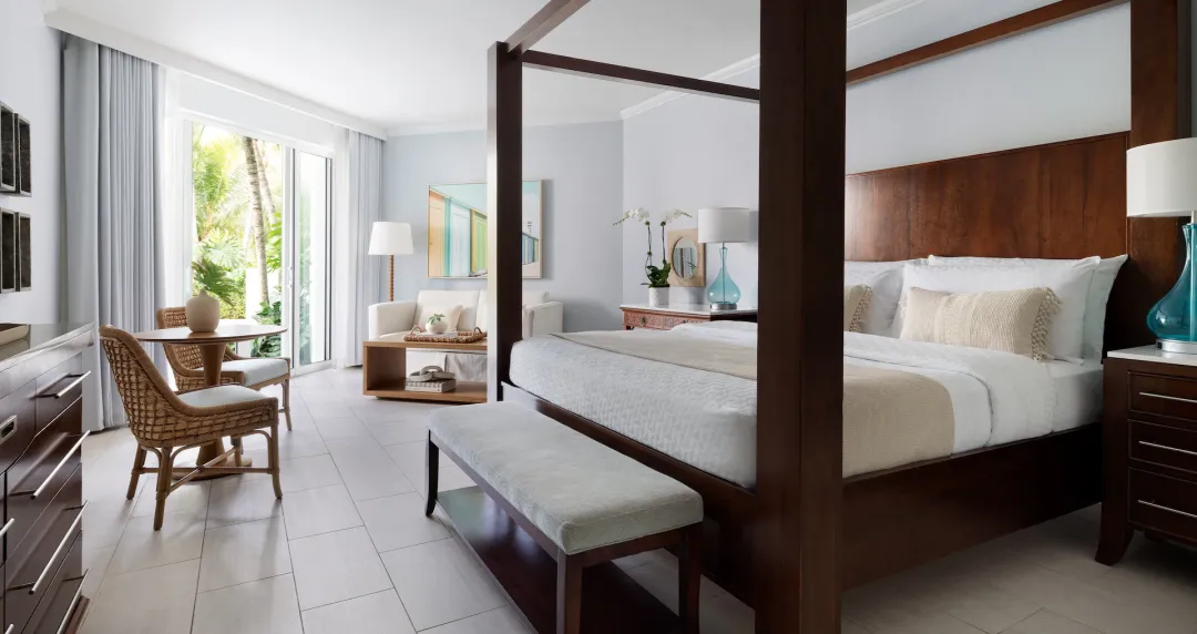 Sandals Royal Bahamas - West Bay Swim-up Oversized Club Level Junior Suite - 4 Poster Bed