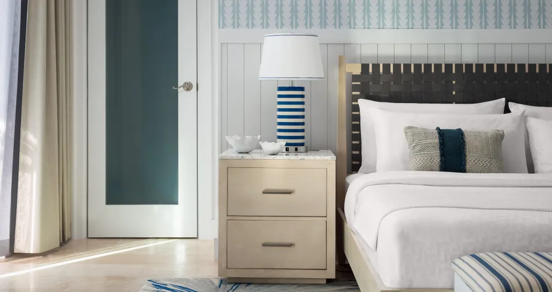 Sandals Royal Bahamas - East Bay Luxury - Bed Detail
