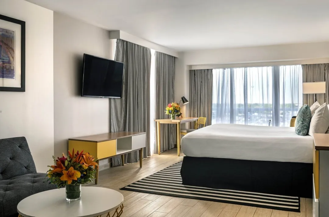 Warwick Paradise Island - Harbour Deluxe - King Bed