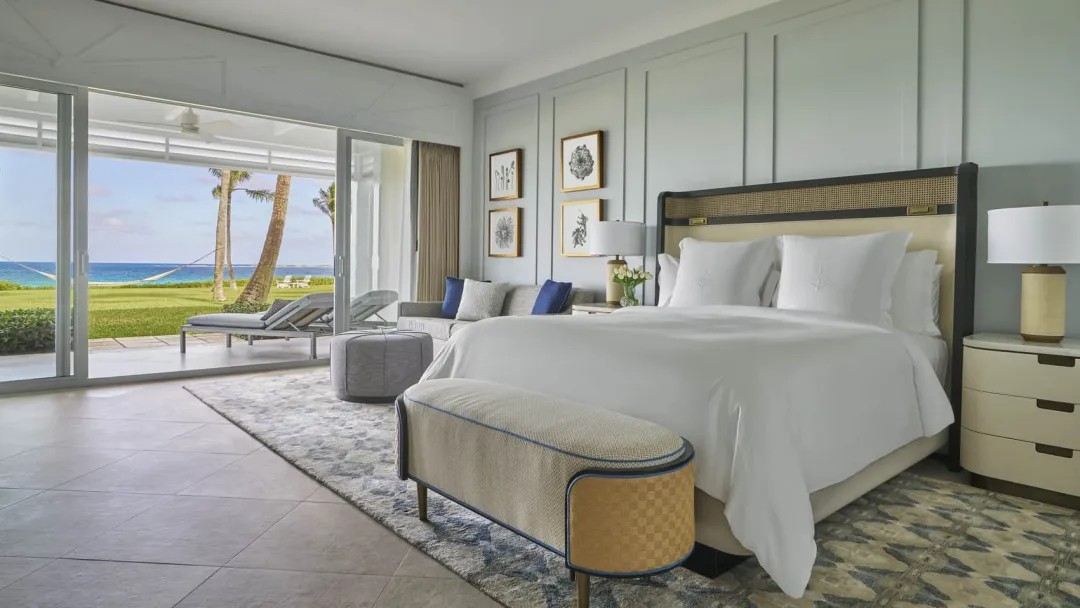Ocean-Club-Four-Seaosns-Luxury-Ocean-Front-Room-King-Bed