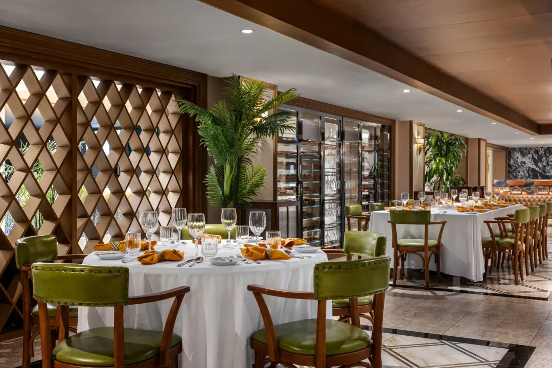 Biritsh Colonial Nassau -Mahogany Club