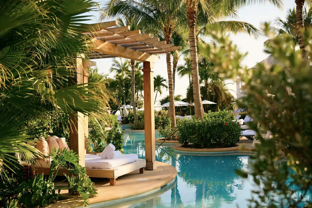 Rosewood-Baha-Mar-Pool-Cabanas