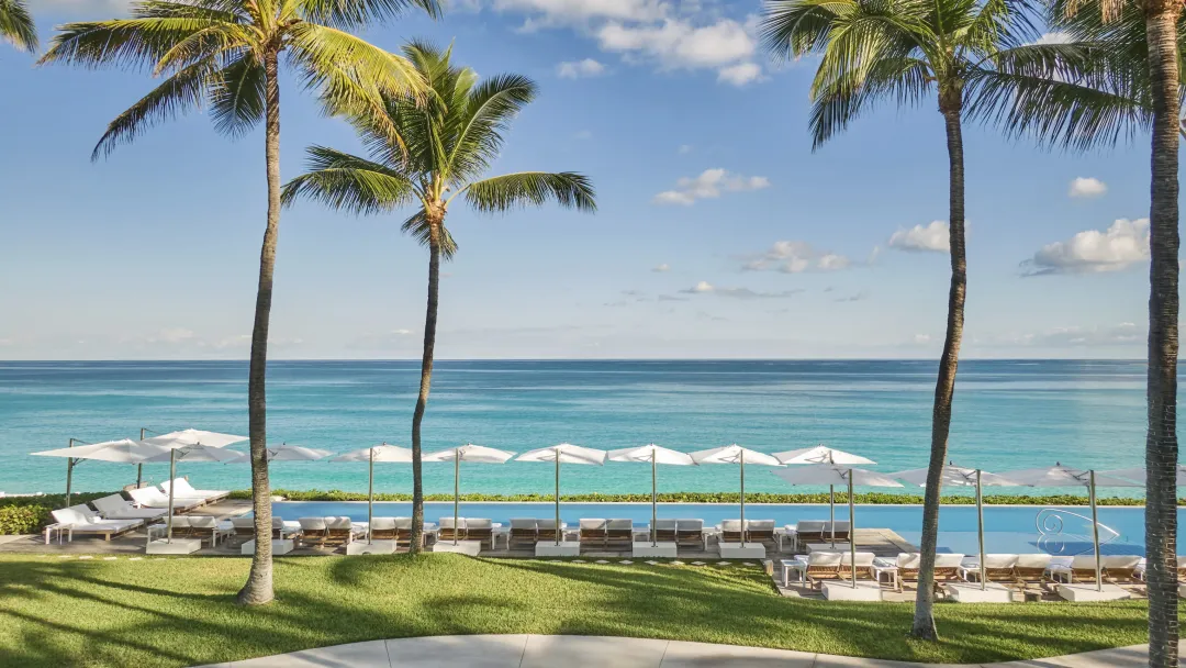 Ocean Club Four Seasons Bahamas - Beach Beds