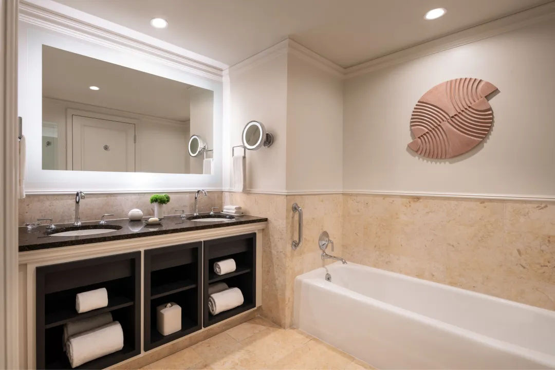 The-Ritz-Carlton-Grand-Cayman-Guest-Room-Bathroom