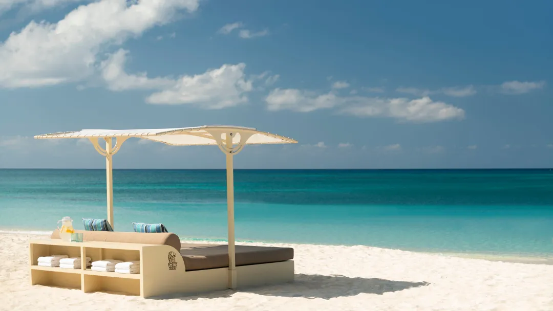 The-Ritz-Carlton-Grand-Cayman-Beachbeds